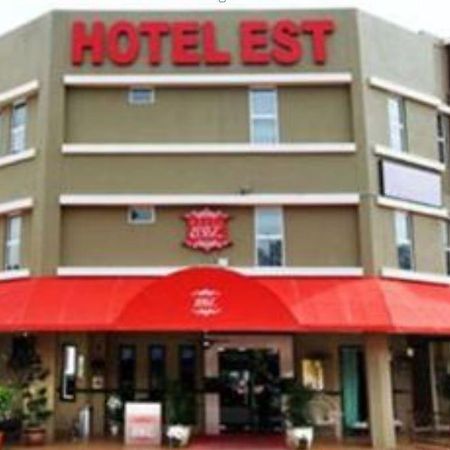 Est Penang Hotel Баян Лепас Екстериор снимка