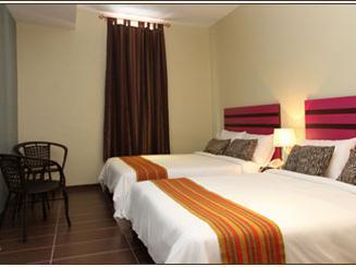 Est Penang Hotel Баян Лепас Екстериор снимка