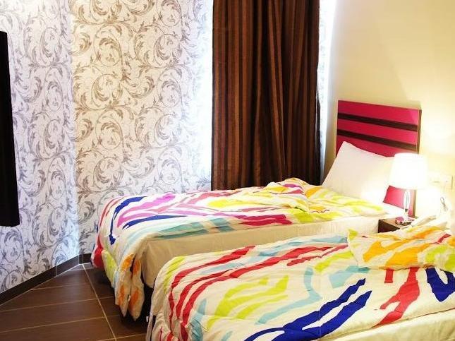 Est Penang Hotel Баян Лепас Екстериор снимка